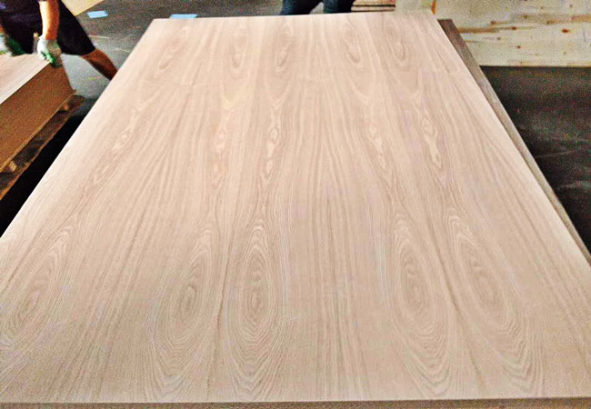 https://www.plywood.cn/oak-plywood-1220mmx2440mm-2-7-21mm-product/